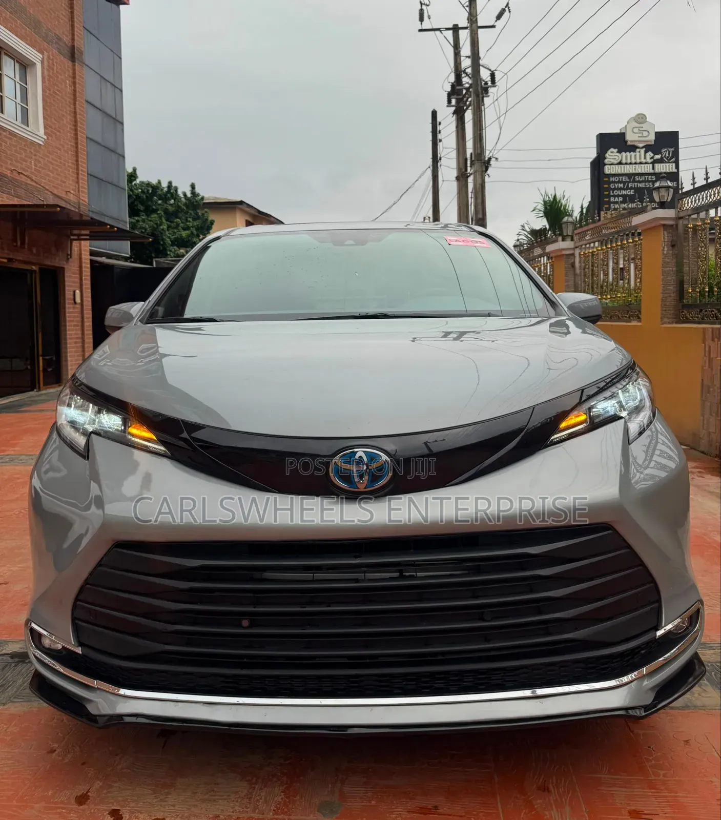 Toyota Sienna XLE Woodland Edition AWD 2025 Gray