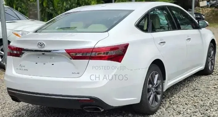 Toyota Avalon XLE Premium FWD Sedan (3.6L 6cyl 6A) 2016 White