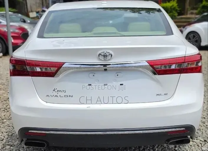 Toyota Avalon XLE Premium FWD Sedan (3.6L 6cyl 6A) 2016 White