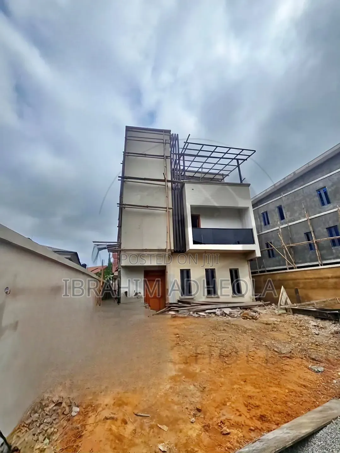 3bdrm Apartment in Gbagada, Millenuim/UPS for sale