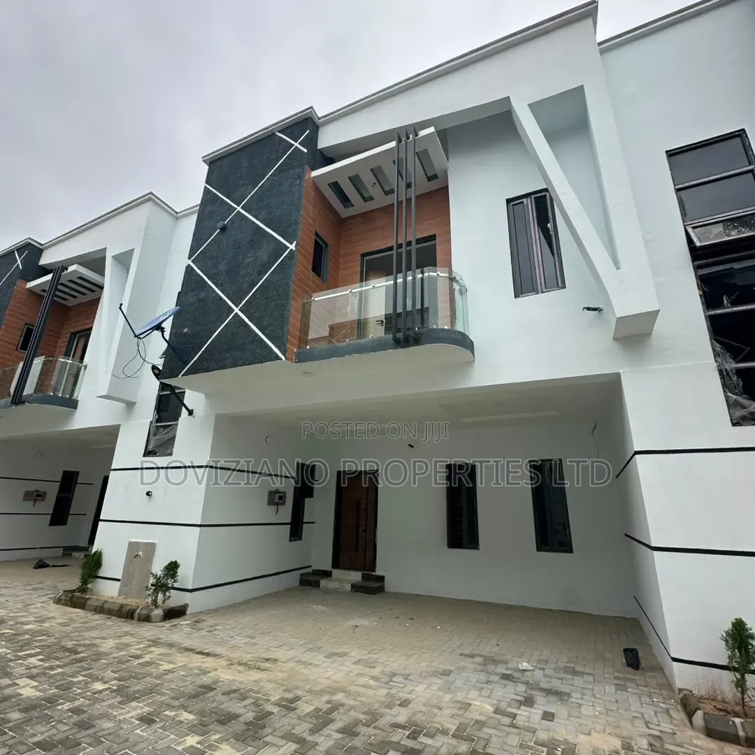 4bdrm Duplex in Ogombo for sale