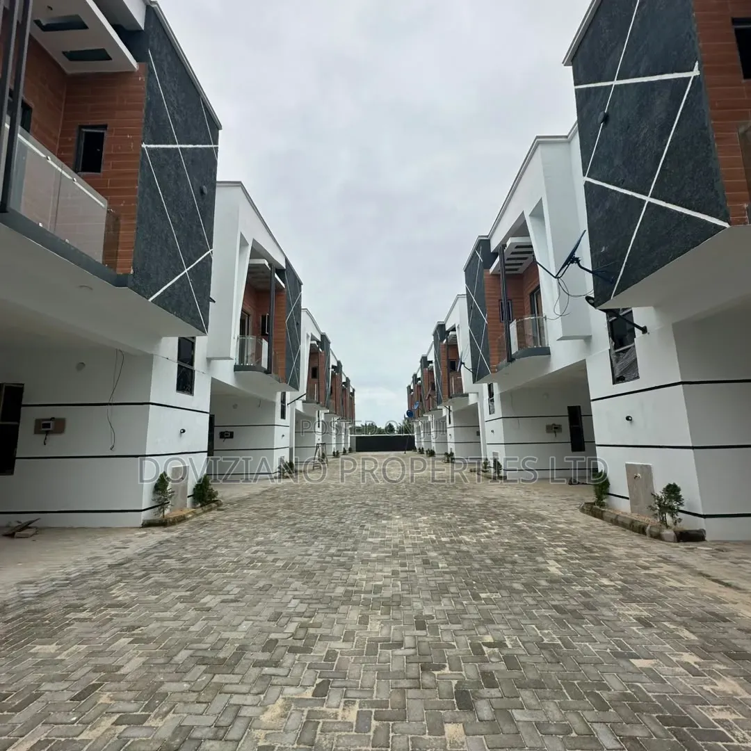 4bdrm Duplex in Ogombo for sale