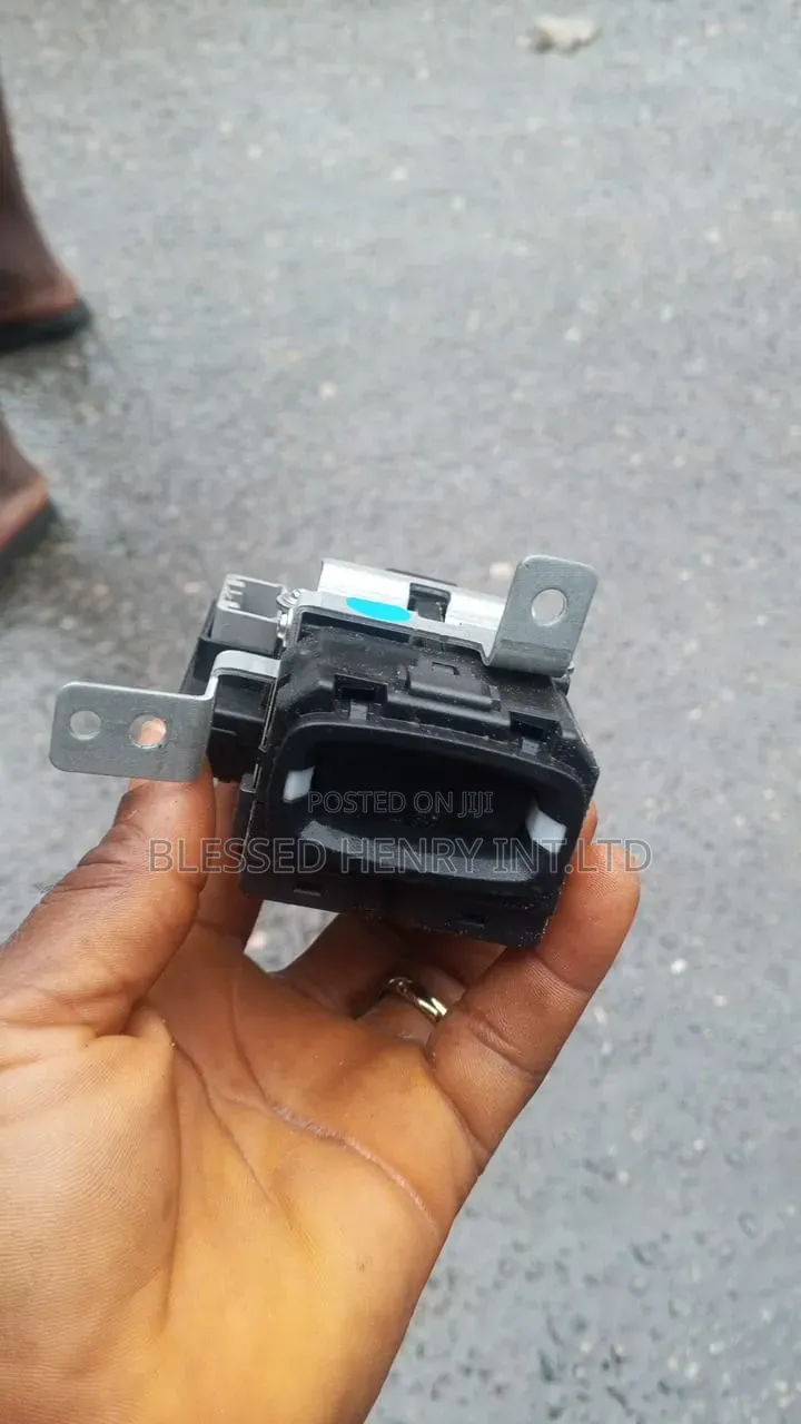 Keyless Slot/Key Slot.