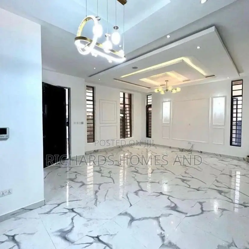 4bdrm Duplex in Thomas Estate for sale