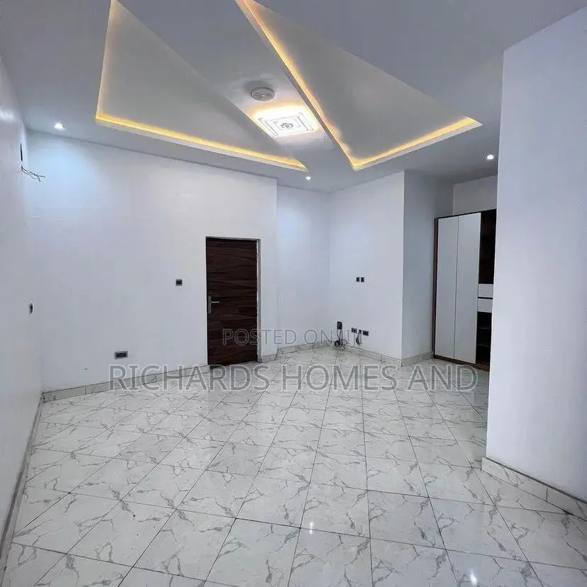 4bdrm Duplex in Thomas Estate for sale