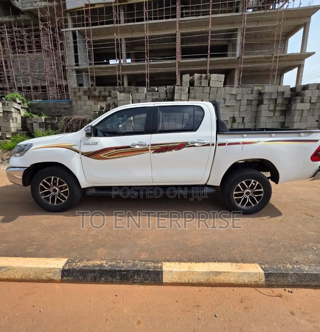 Toyota Hilux 2019 White