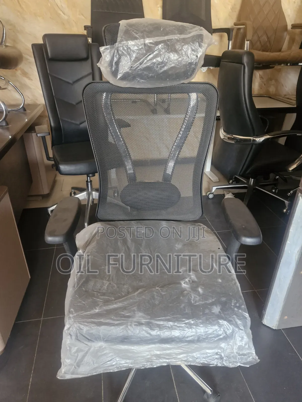 Ergonomic High-Back Mesh Office Chair With Headrest and Lumbarsupport