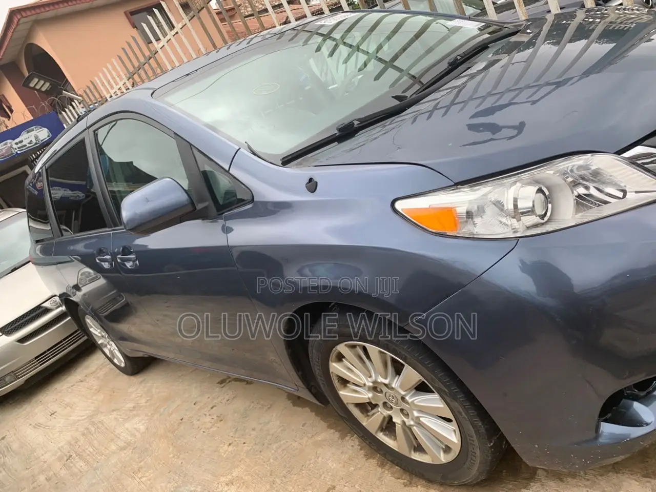 Toyota Sienna 2014 Blue