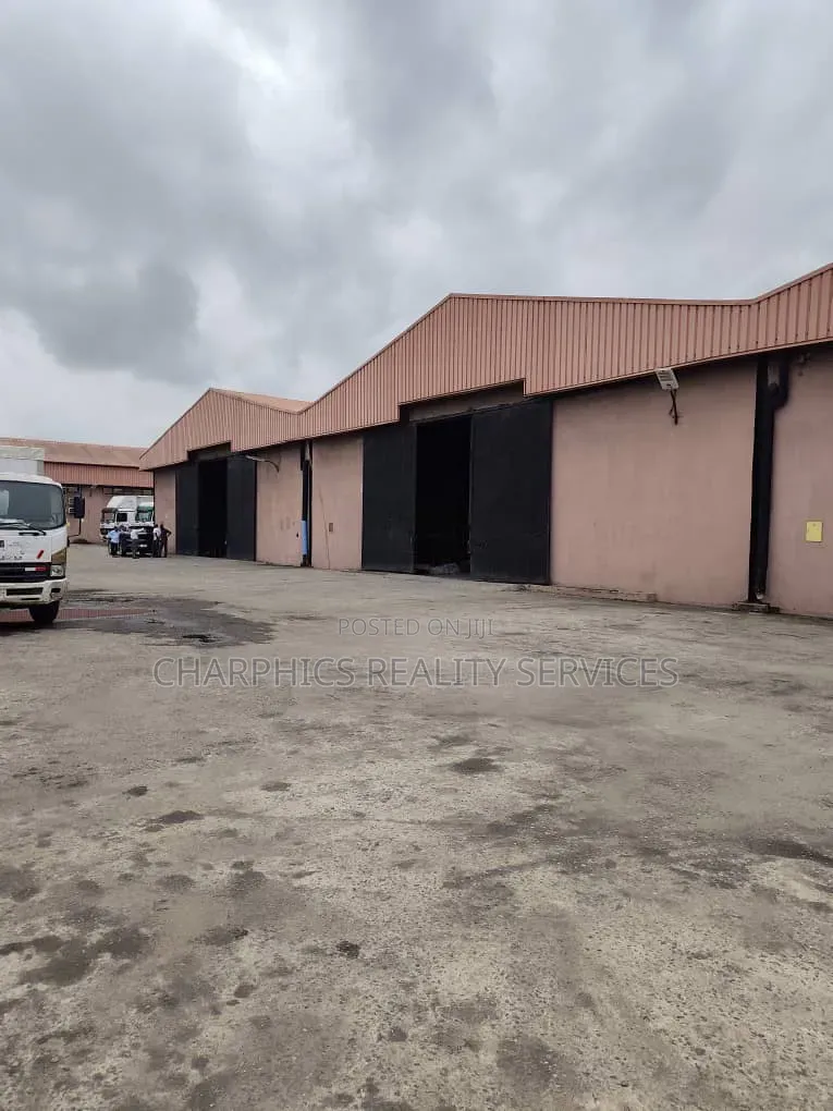 Warehouse at Amuwo Odofin Having Space of 38000sqft: Amuwo Odofin