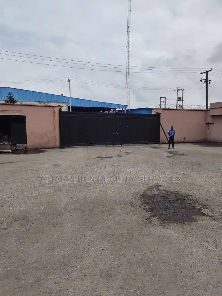 Warehouse at Amuwo Odofin Having Space of 38000sqft: Amuwo Odofin