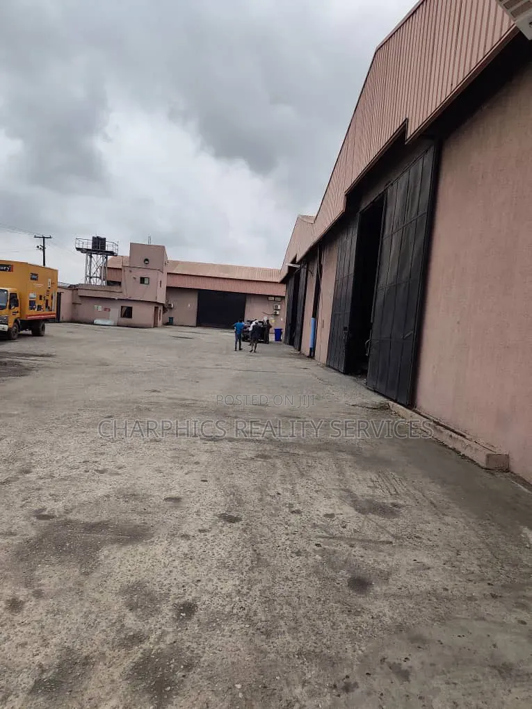 Warehouse at Amuwo Odofin Having Space of 38000sqft: Amuwo Odofin
