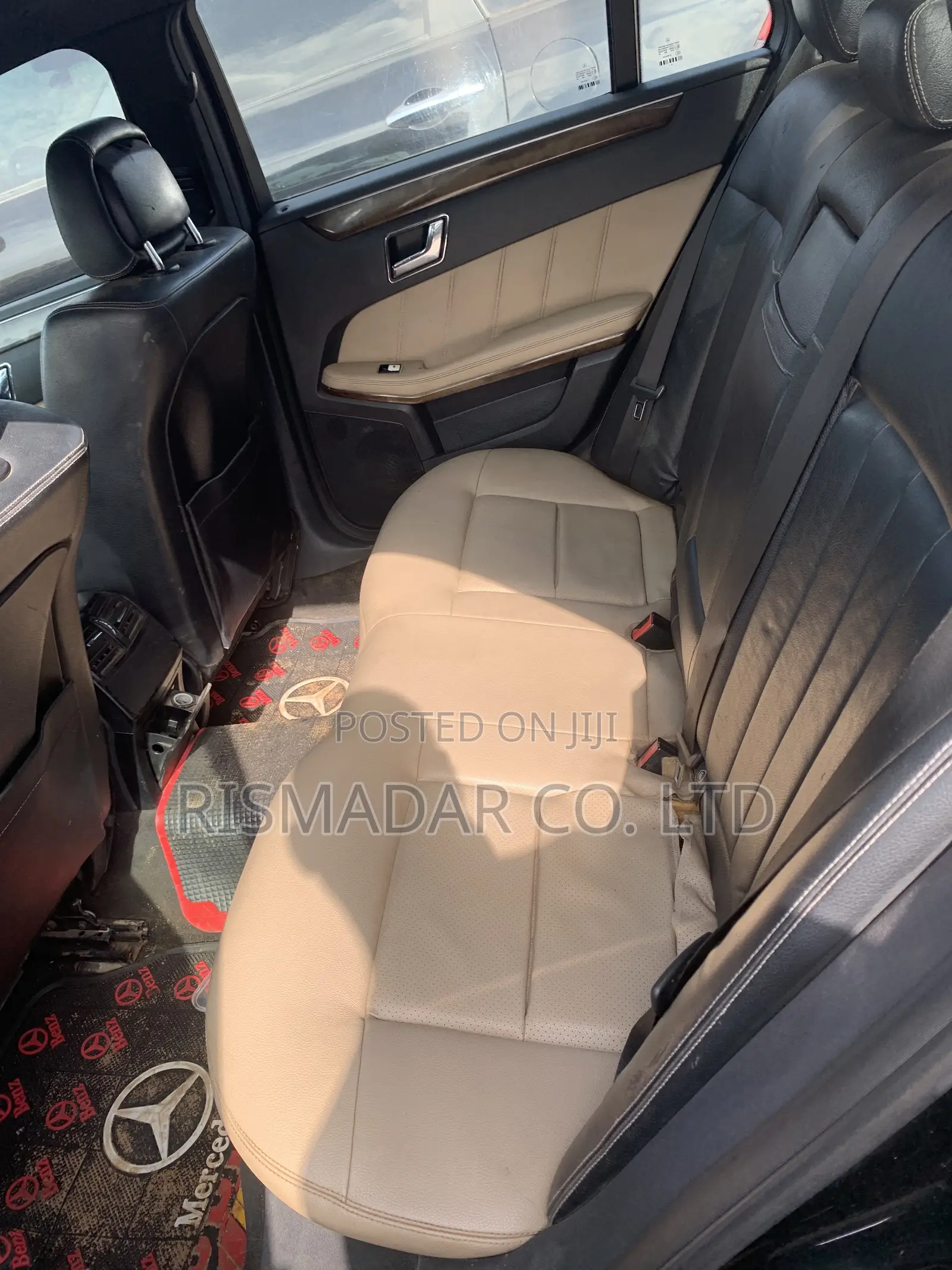Mercedes-Benz E350 Base 4Matic Sedan AWD (3.5L 6cyl 7A) 2010 Black