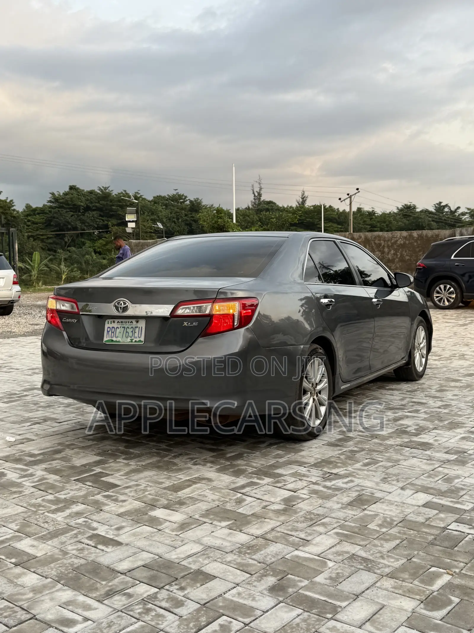 Toyota Camry LE 4dr Sedan (2.5L 4cyl 6A) 2013 Gray