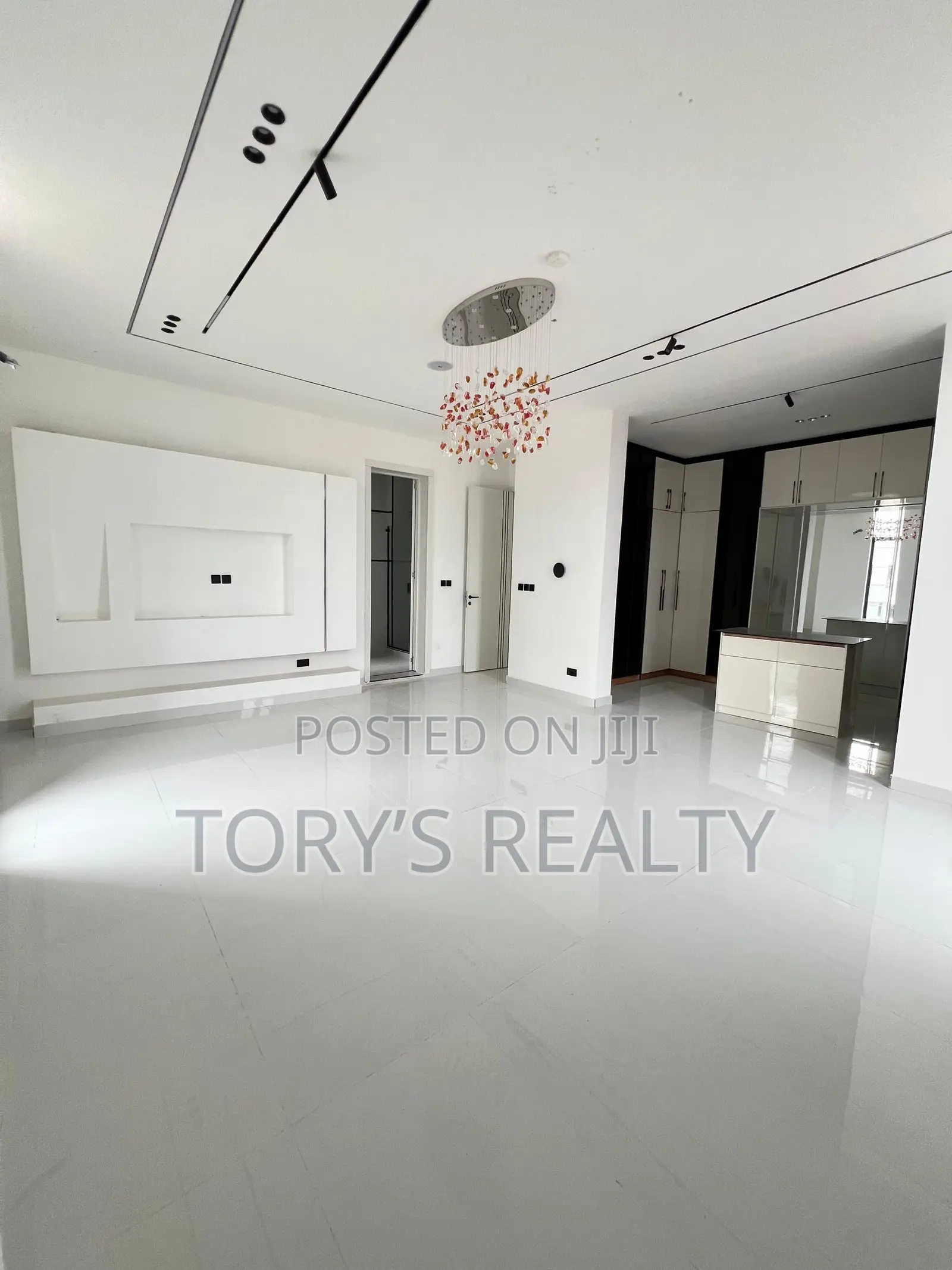 6bdrm Duplex in Osapa london for sale