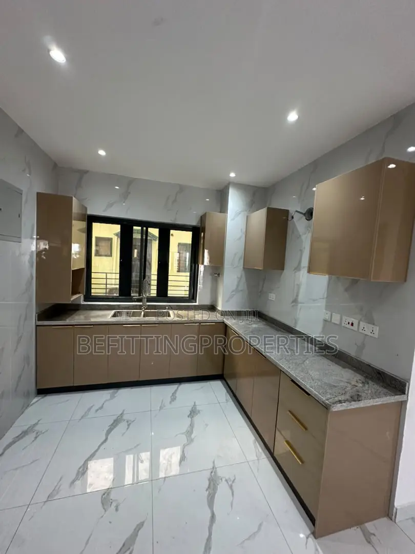 3bdrm Apartment in Yaba for rent
