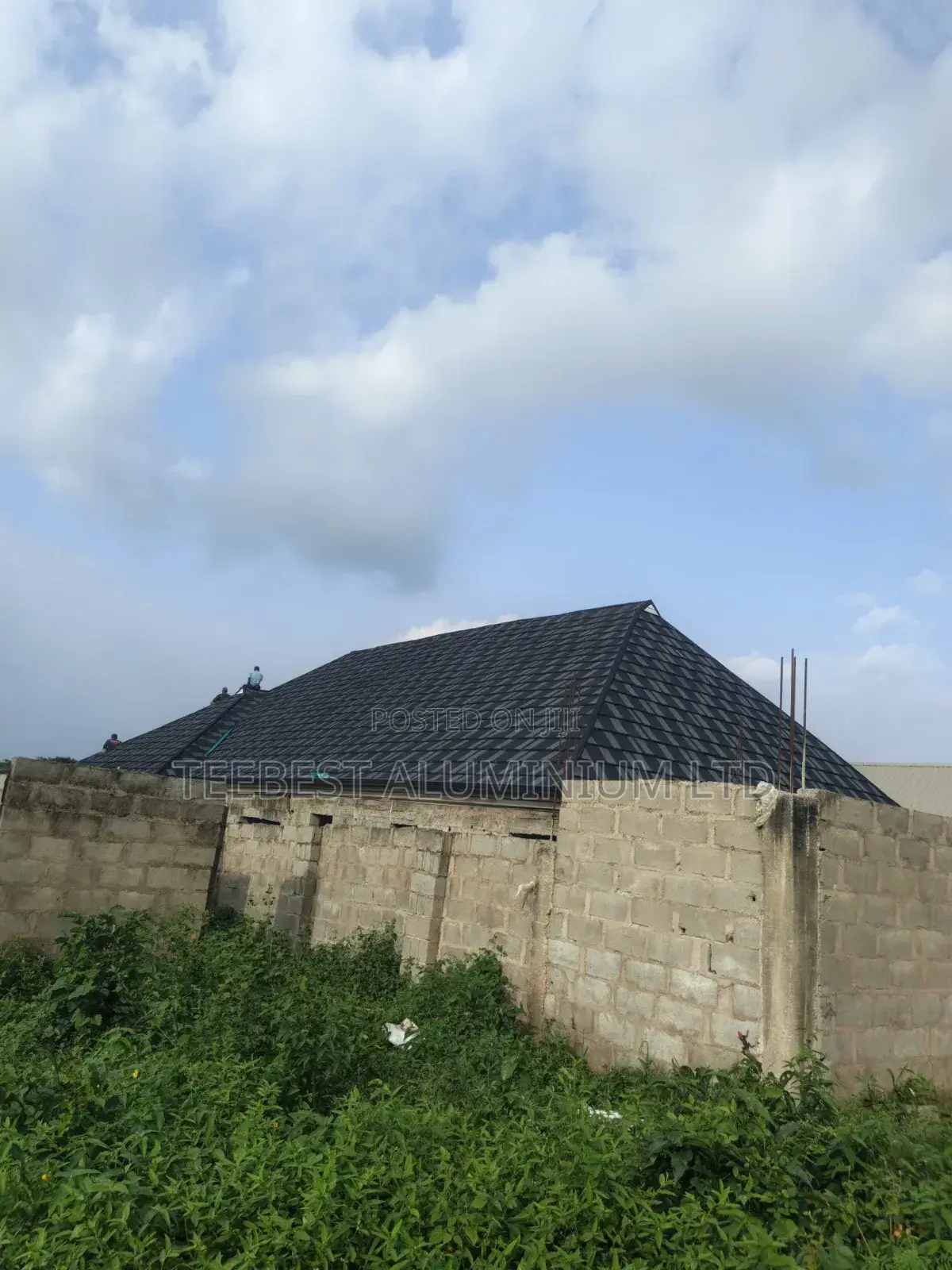 Gerrard Wood Shake Black White With Aluminum Parapet