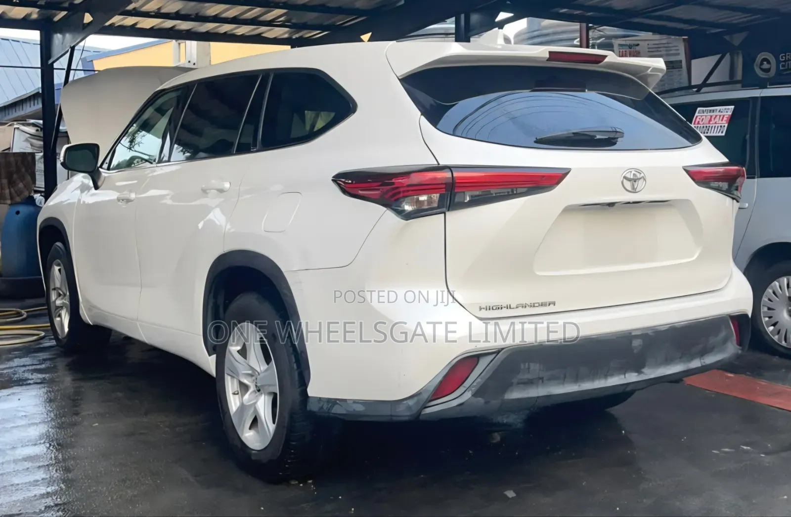Toyota Highlander LE 2021 White