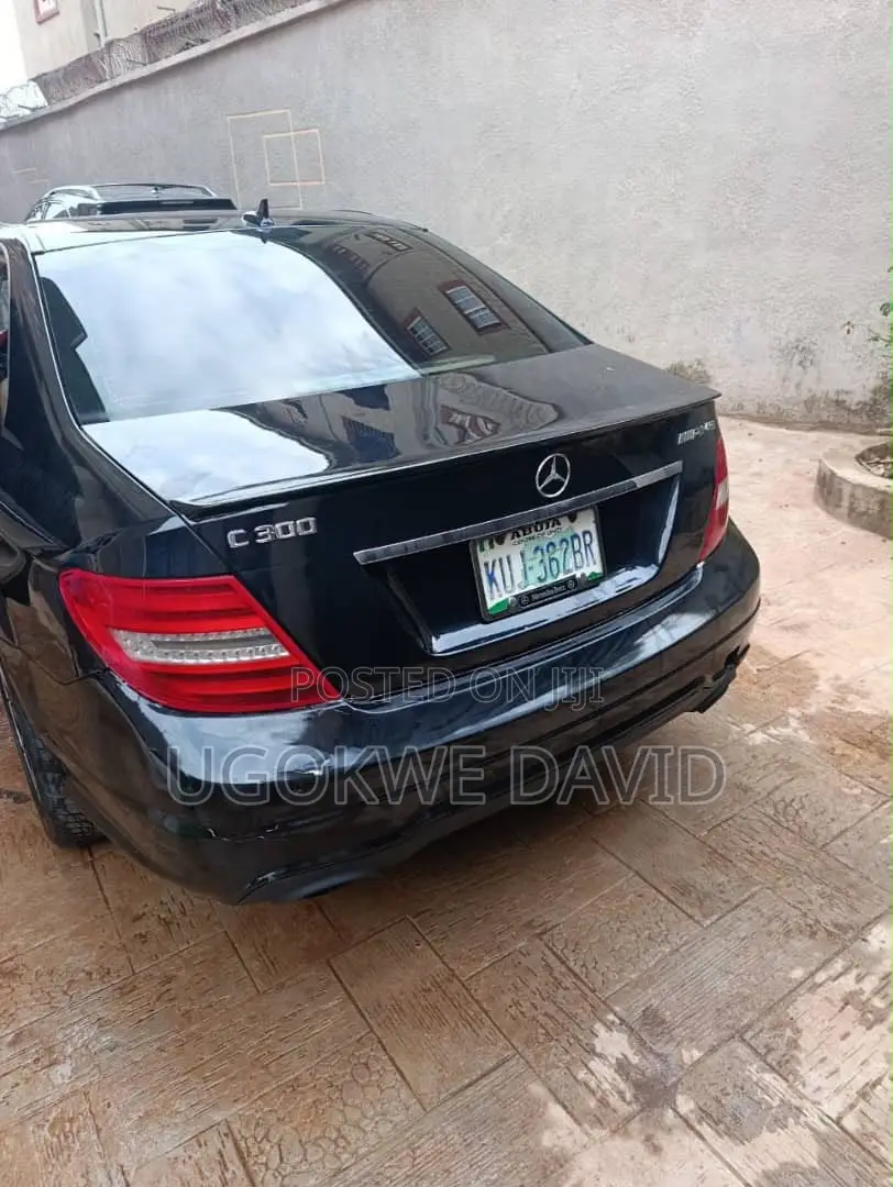 Mercedes-Benz C300 2011 Black