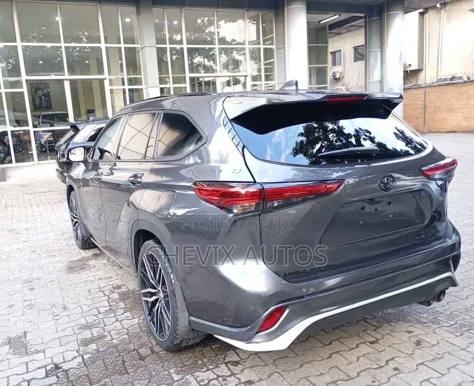 Toyota Highlander 2022 Gray