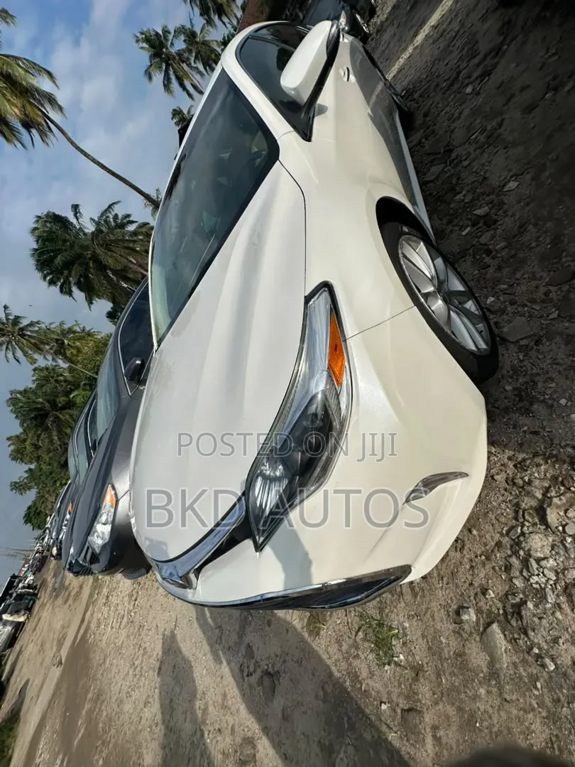 Toyota Avalon Limited Sedan FWD (3.5L 6cyl 6A) 2013 White