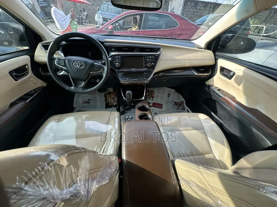 Toyota Avalon Limited Sedan FWD (3.5L 6cyl 6A) 2013 White