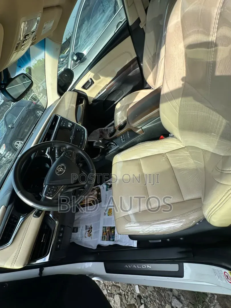 Toyota Avalon Limited Sedan FWD (3.5L 6cyl 6A) 2013 White