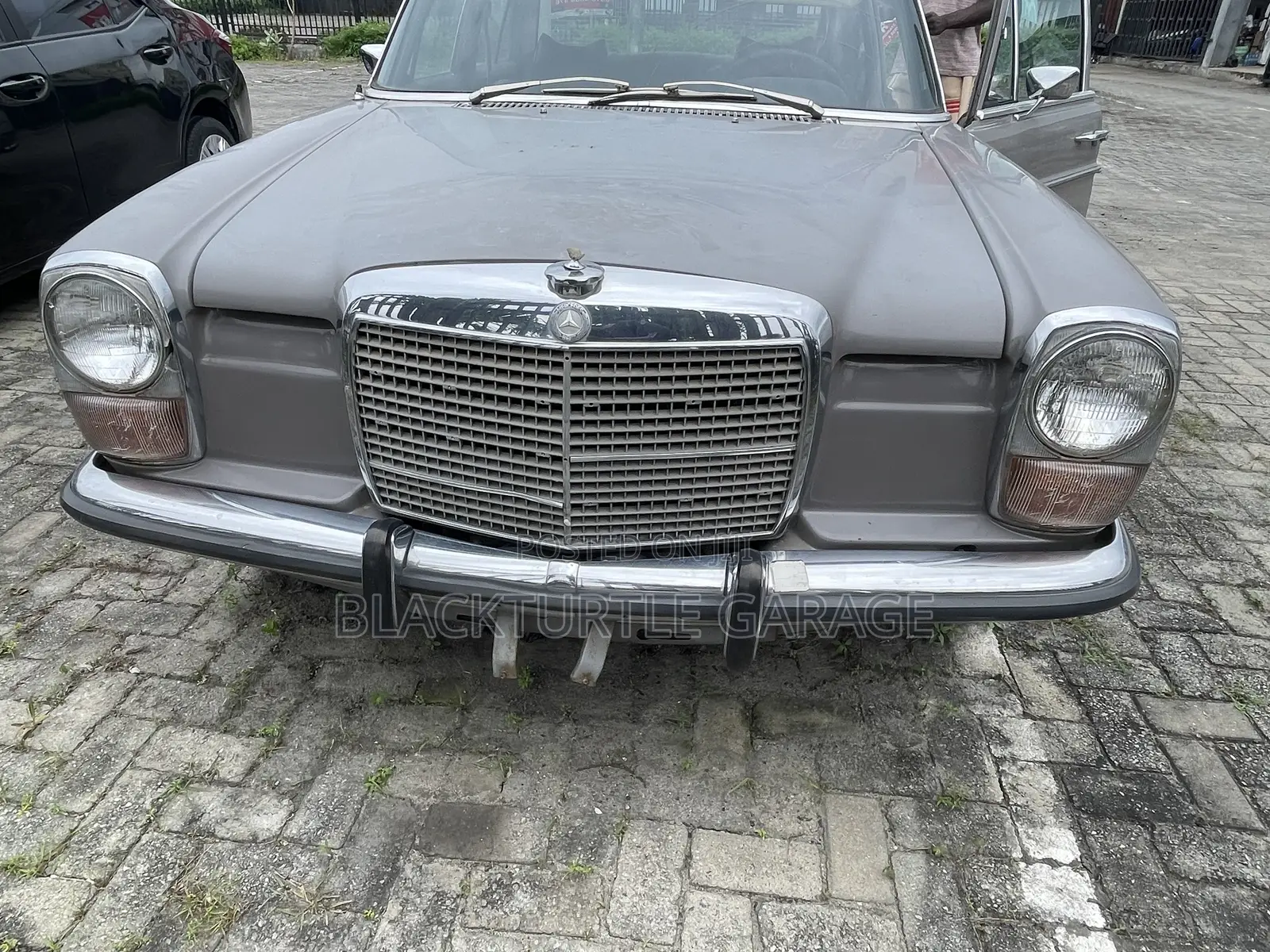 Mercedes-Benz 220 1971 Gray