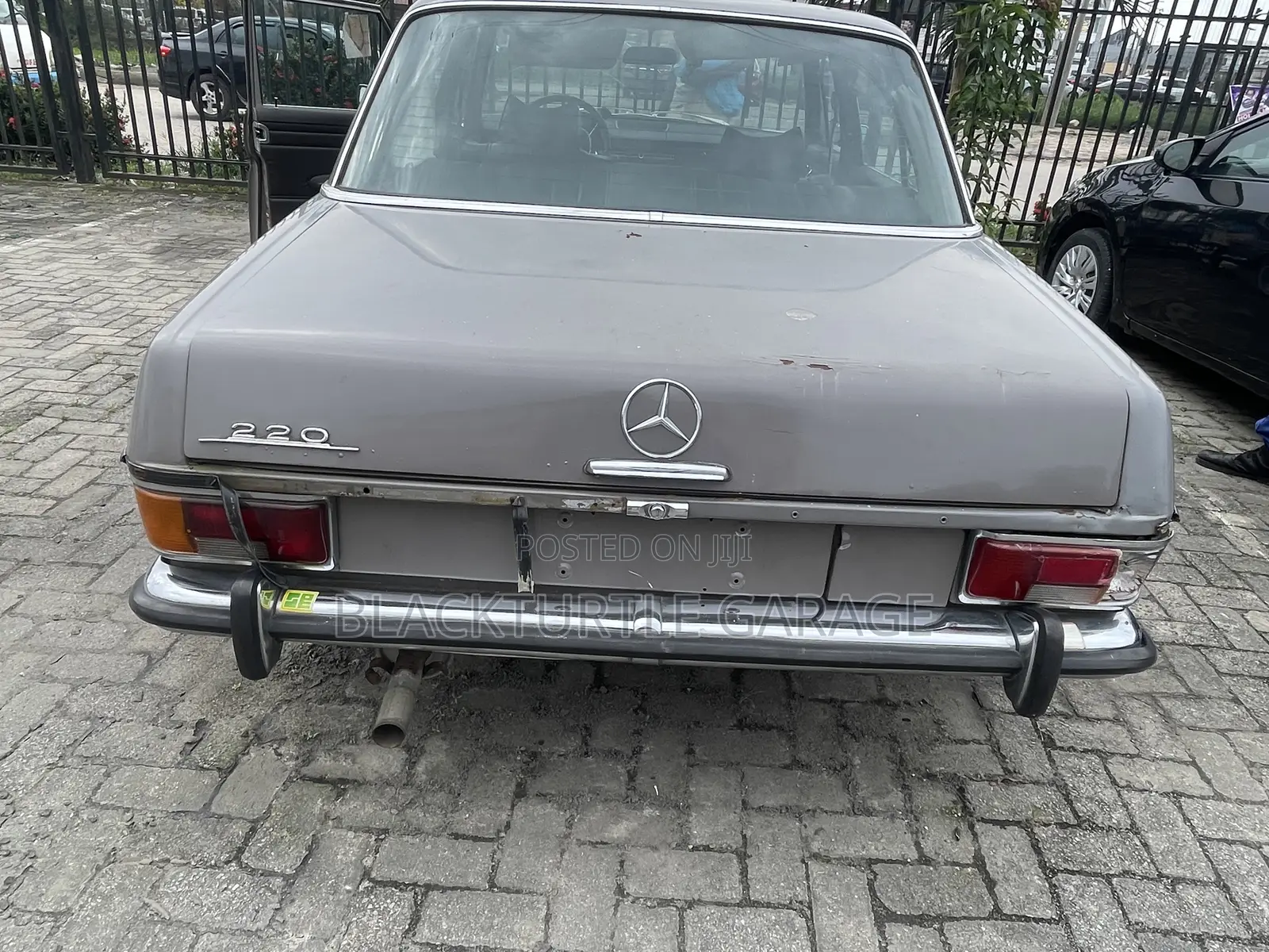 Mercedes-Benz 220 1971 Gray