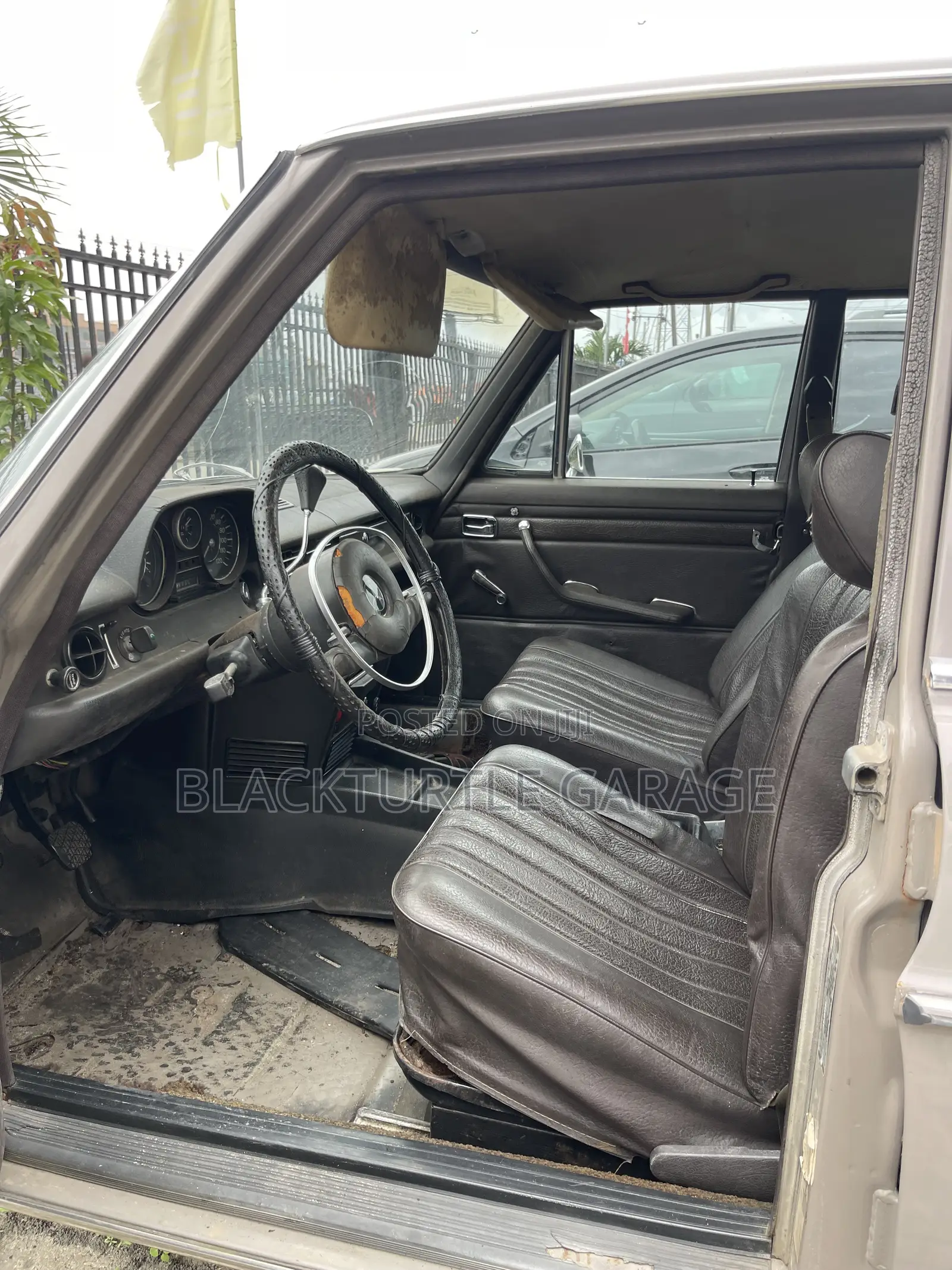 Mercedes-Benz 220 1971 Gray