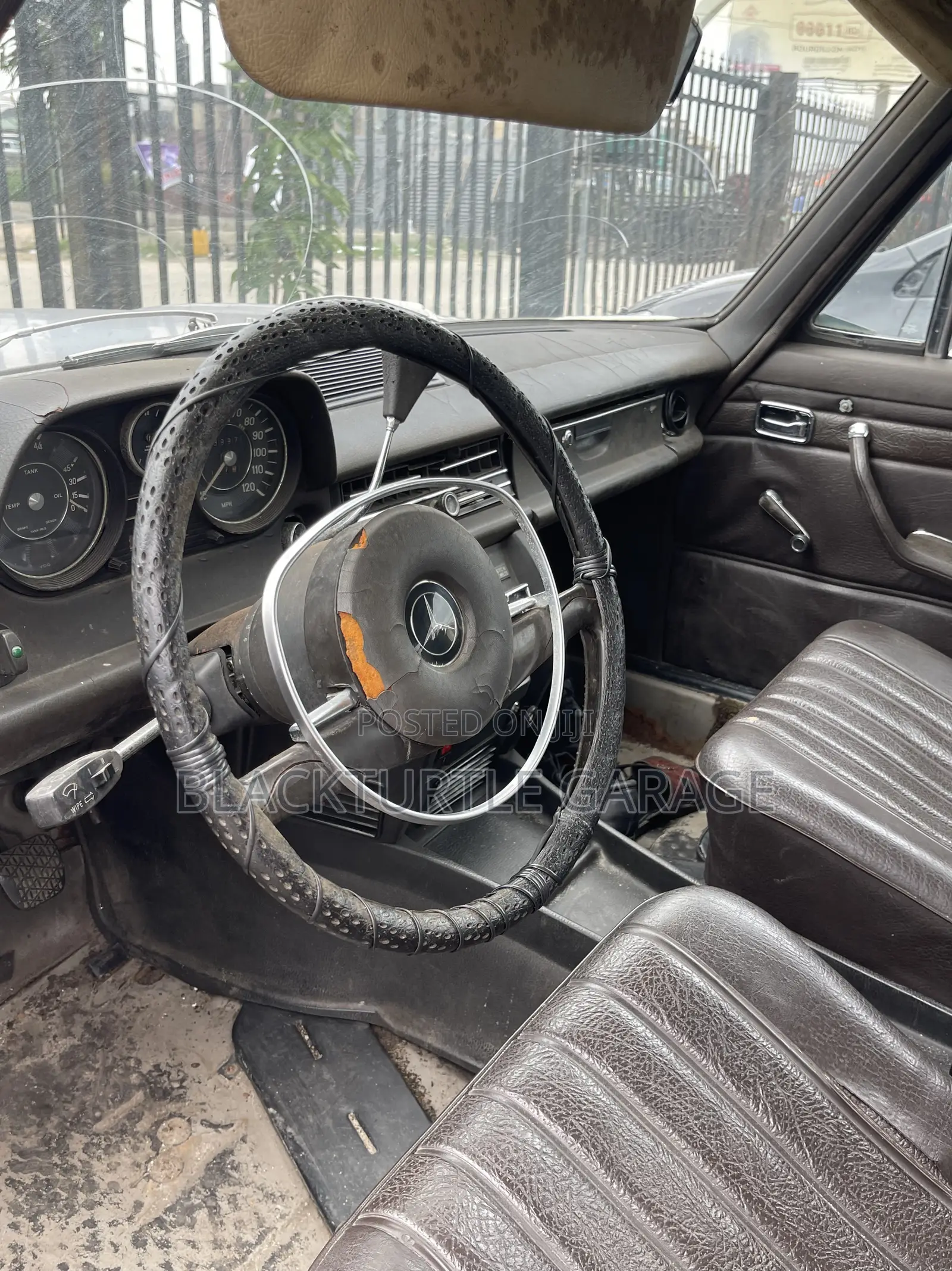 Mercedes-Benz 220 1971 Gray
