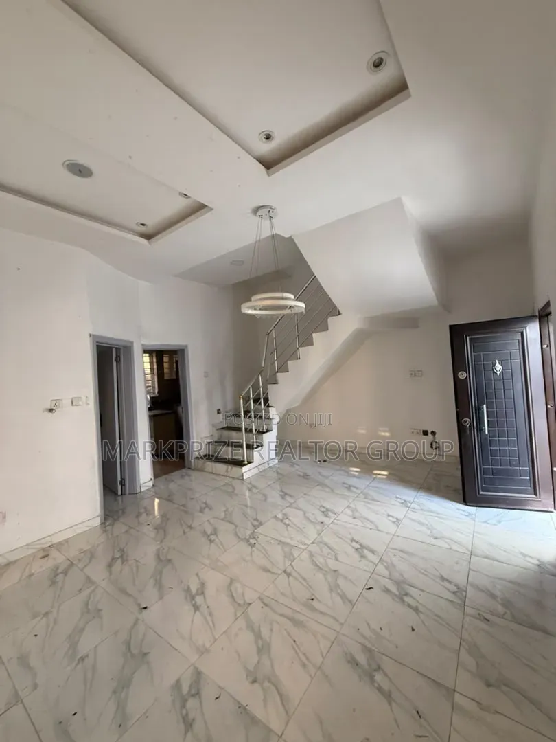 4bdrm Duplex in Lekki Conservative for sale