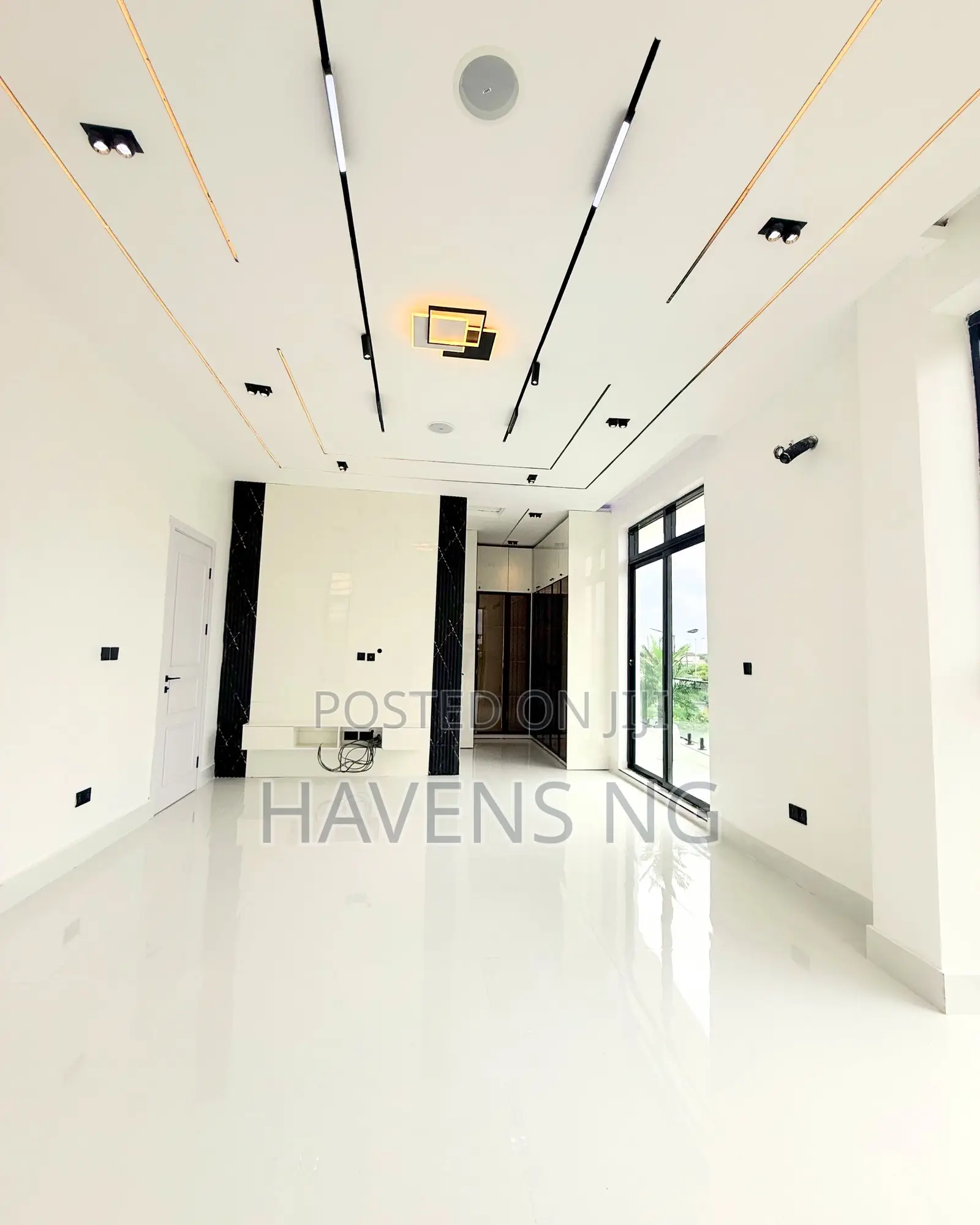 5bdrm Duplex in Sangotedo for sale