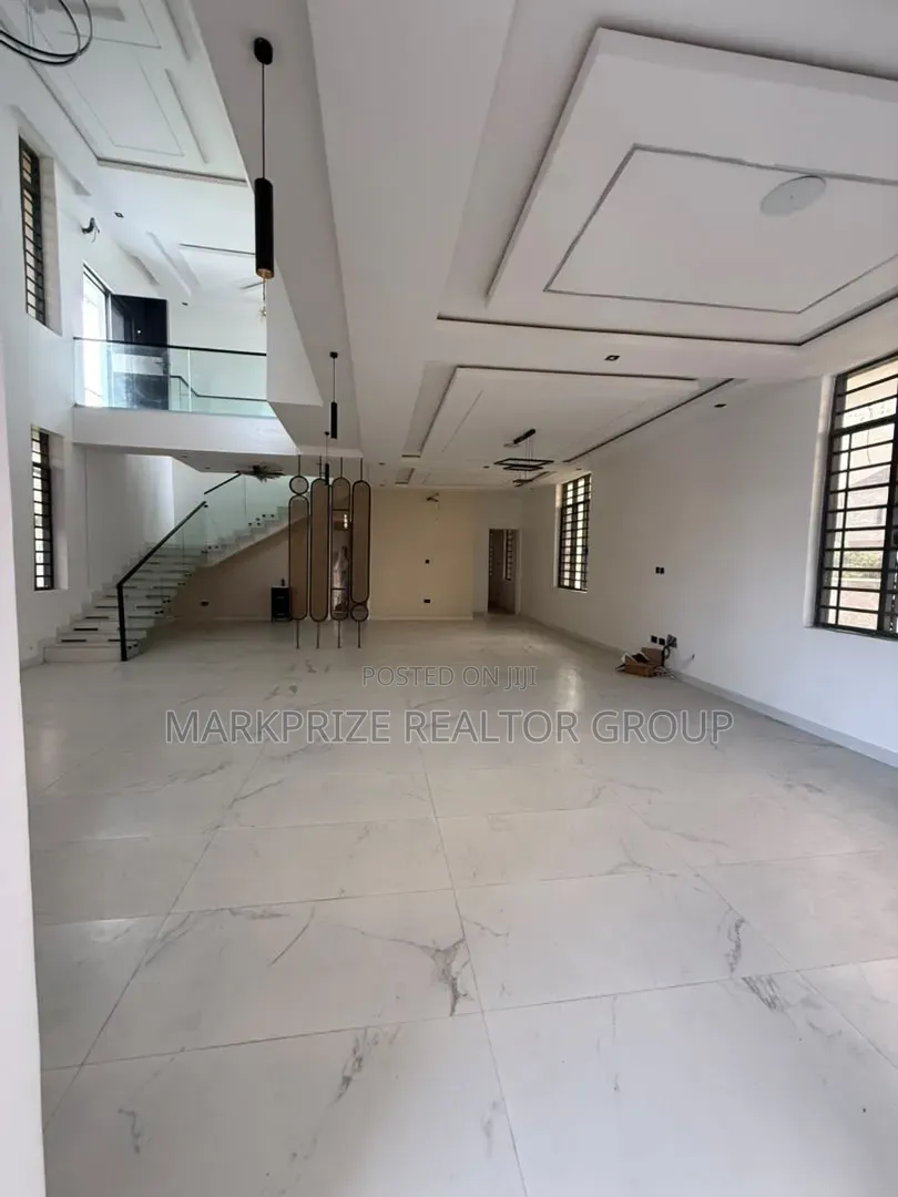 5bdrm Duplex in Lekki Conservative for sale