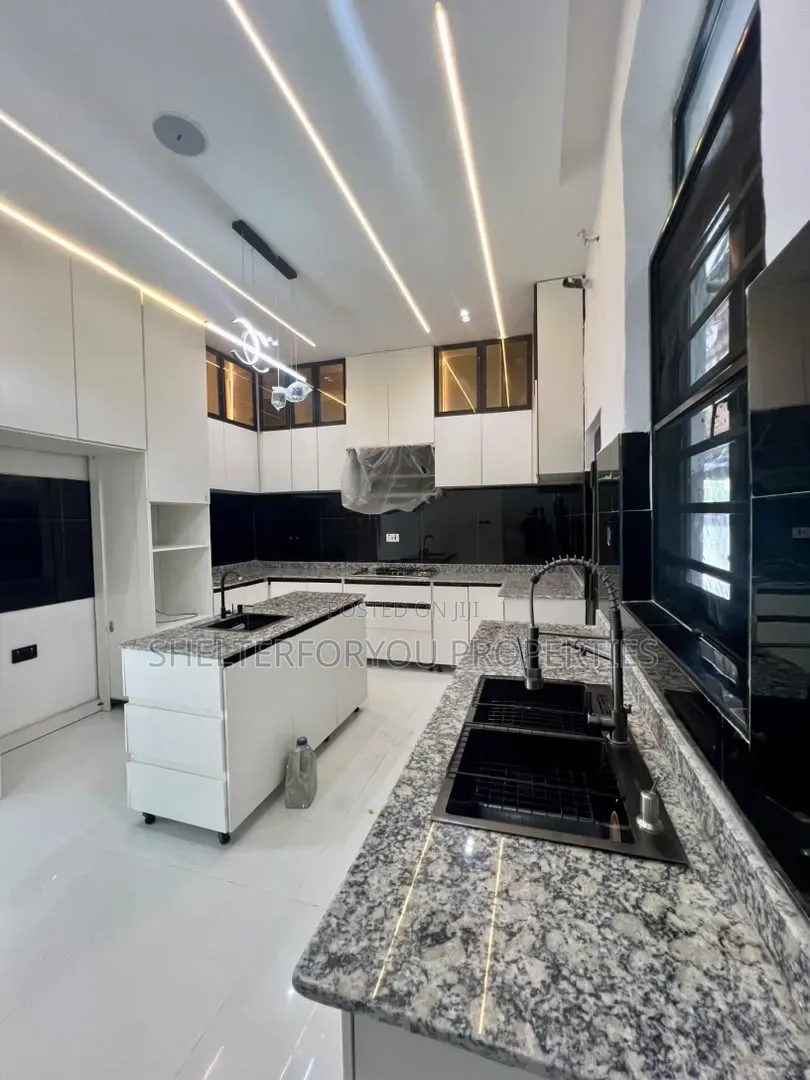 4bdrm Duplex in Sangotedo for sale