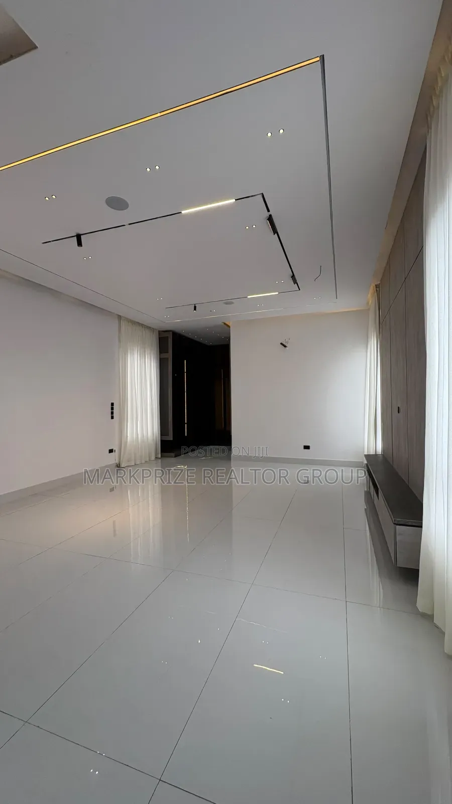 5bdrm Duplex in Ikota Lekki Lagos for sale