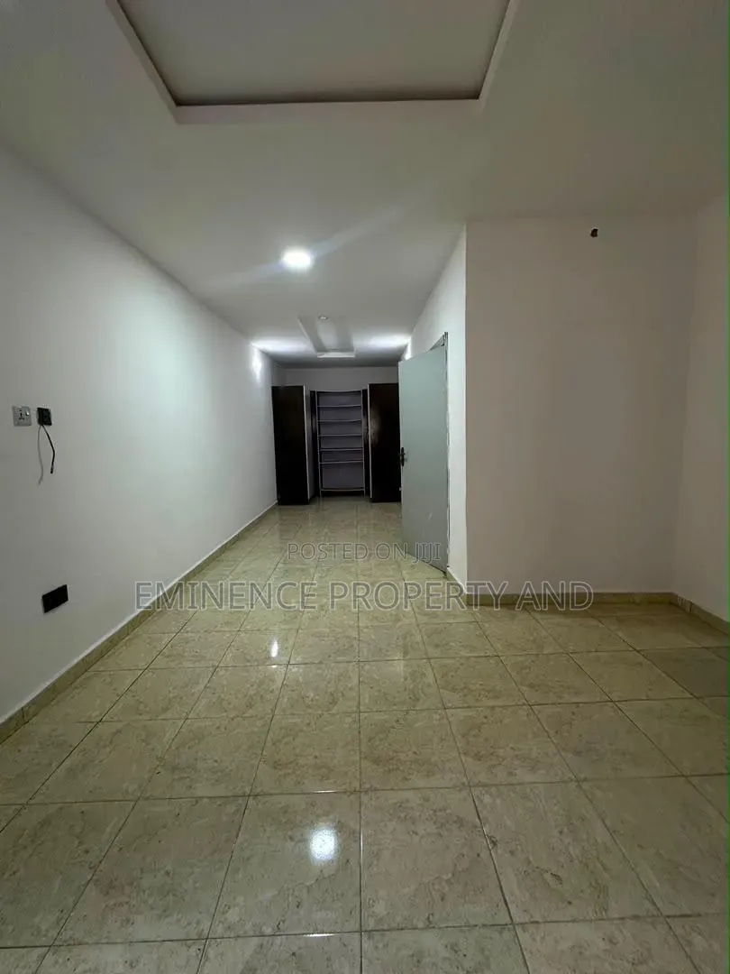 4bdrm Apartment in Lekki Expressway for rent