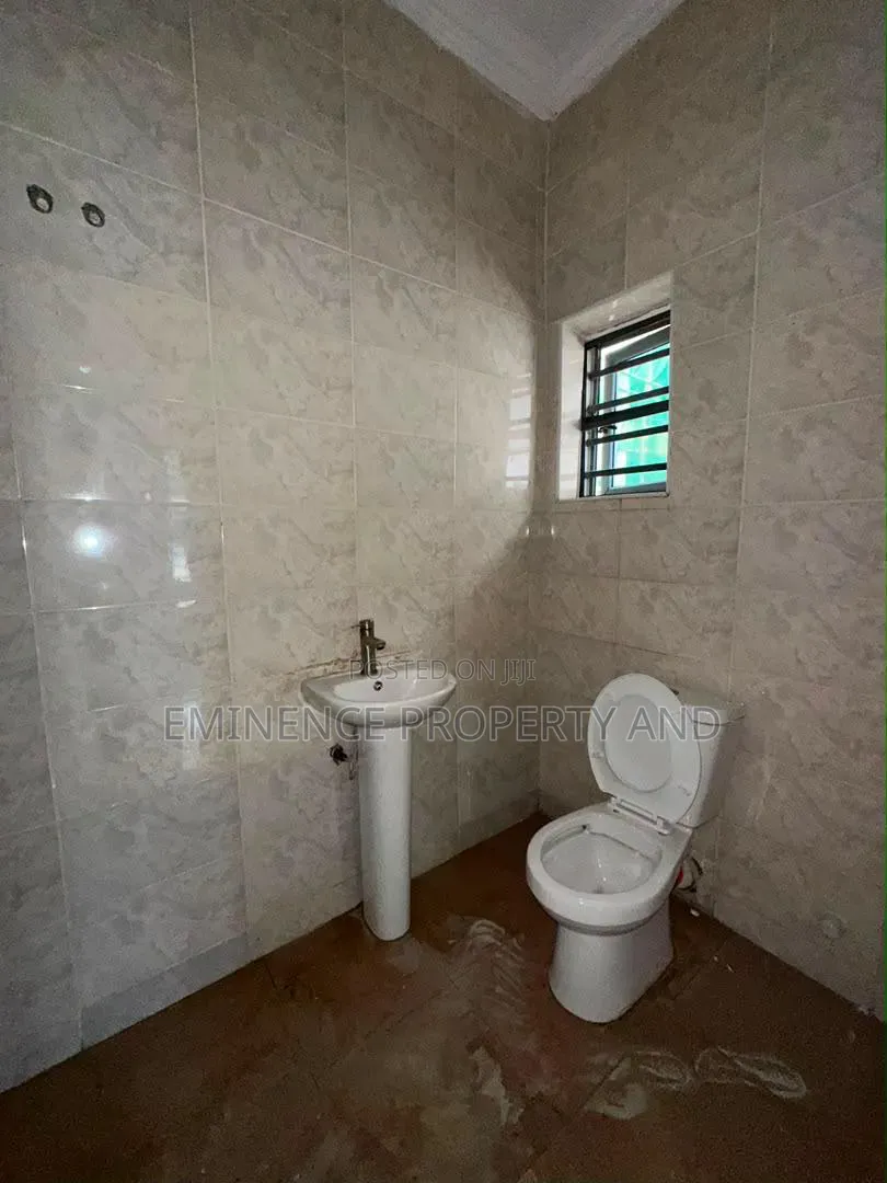 4bdrm Apartment in Lekki Expressway for rent