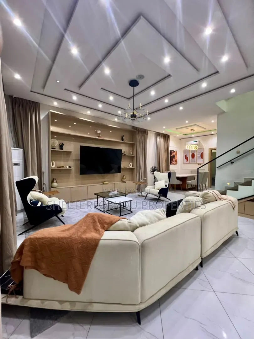5bdrm House in Agungi for sale
