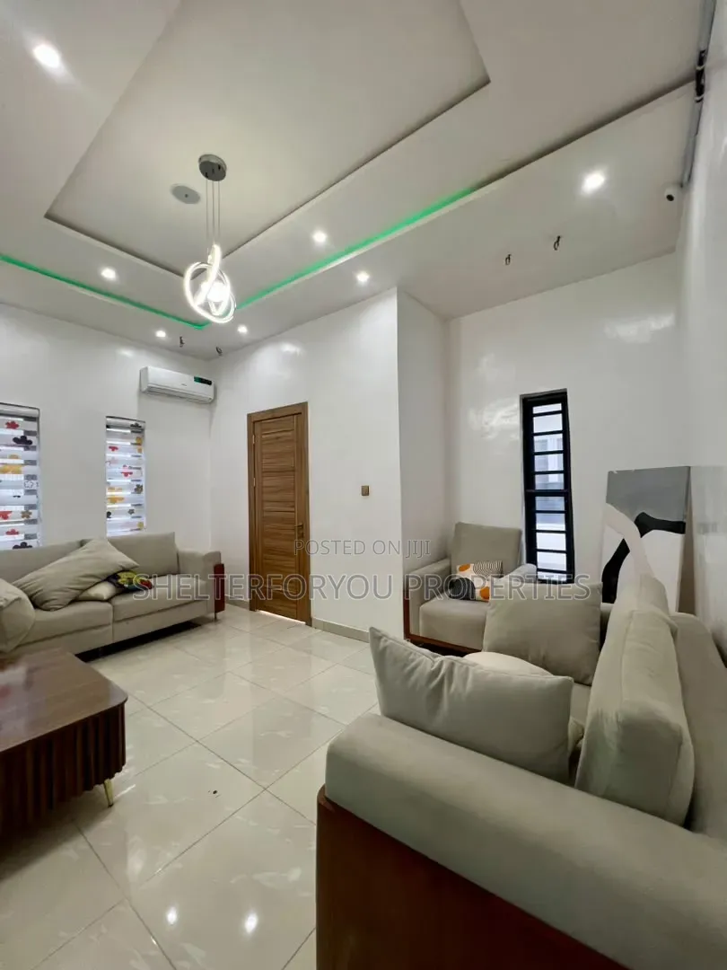 5bdrm House in Agungi for sale