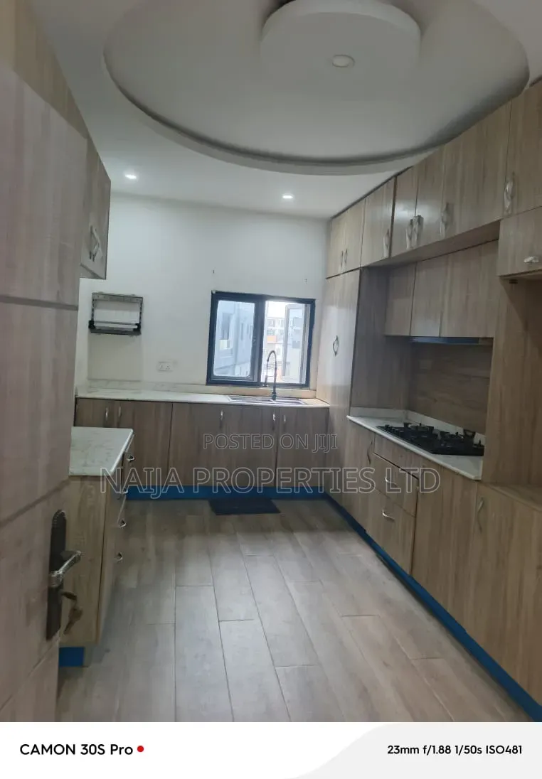 3bdrm Apartment in Lekki Conservation, Chevron for rent