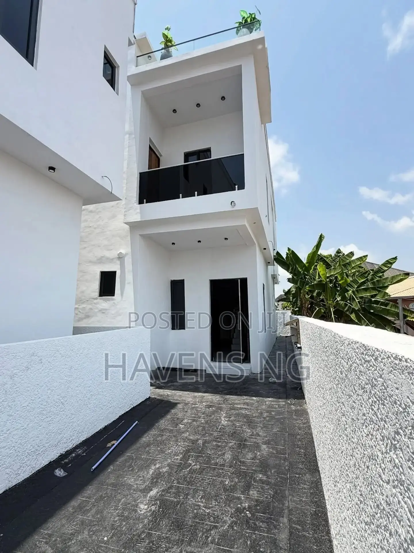 4bdrm Duplex in Lekki Phase 2 for sale