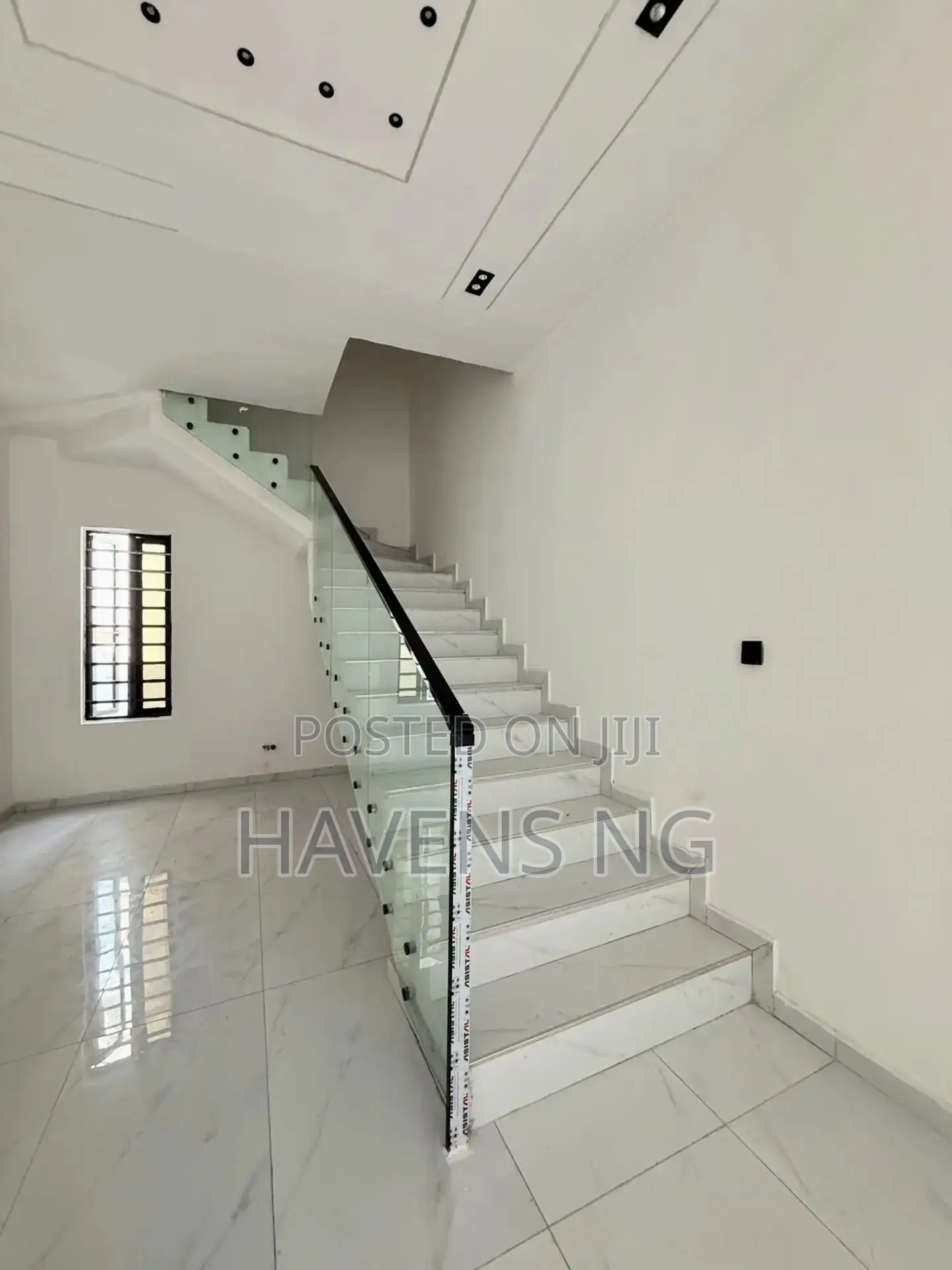 5bdrm Duplex in Lekki Phase 2 for sale