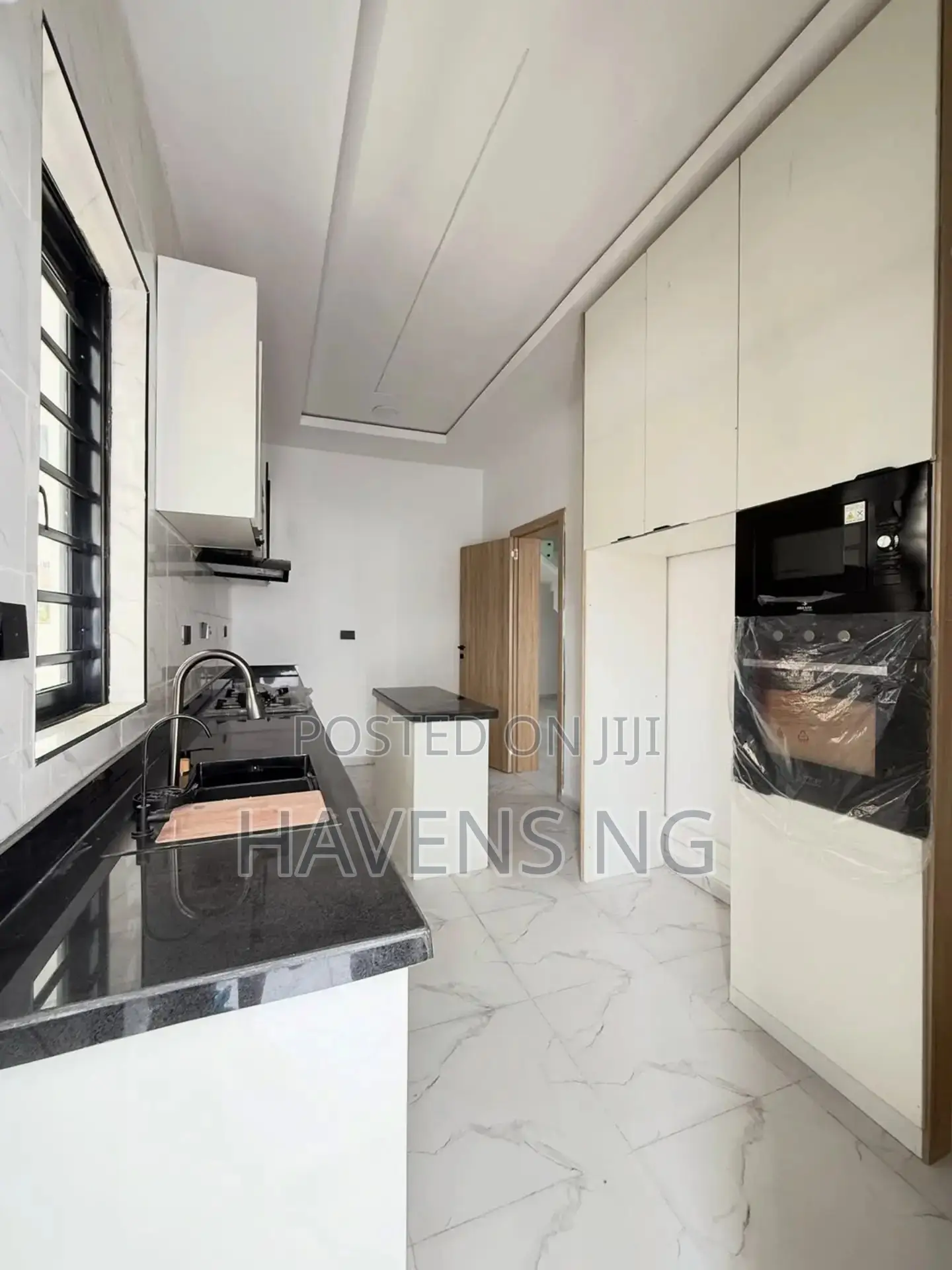 5bdrm Duplex in Lekki Phase 2 for sale