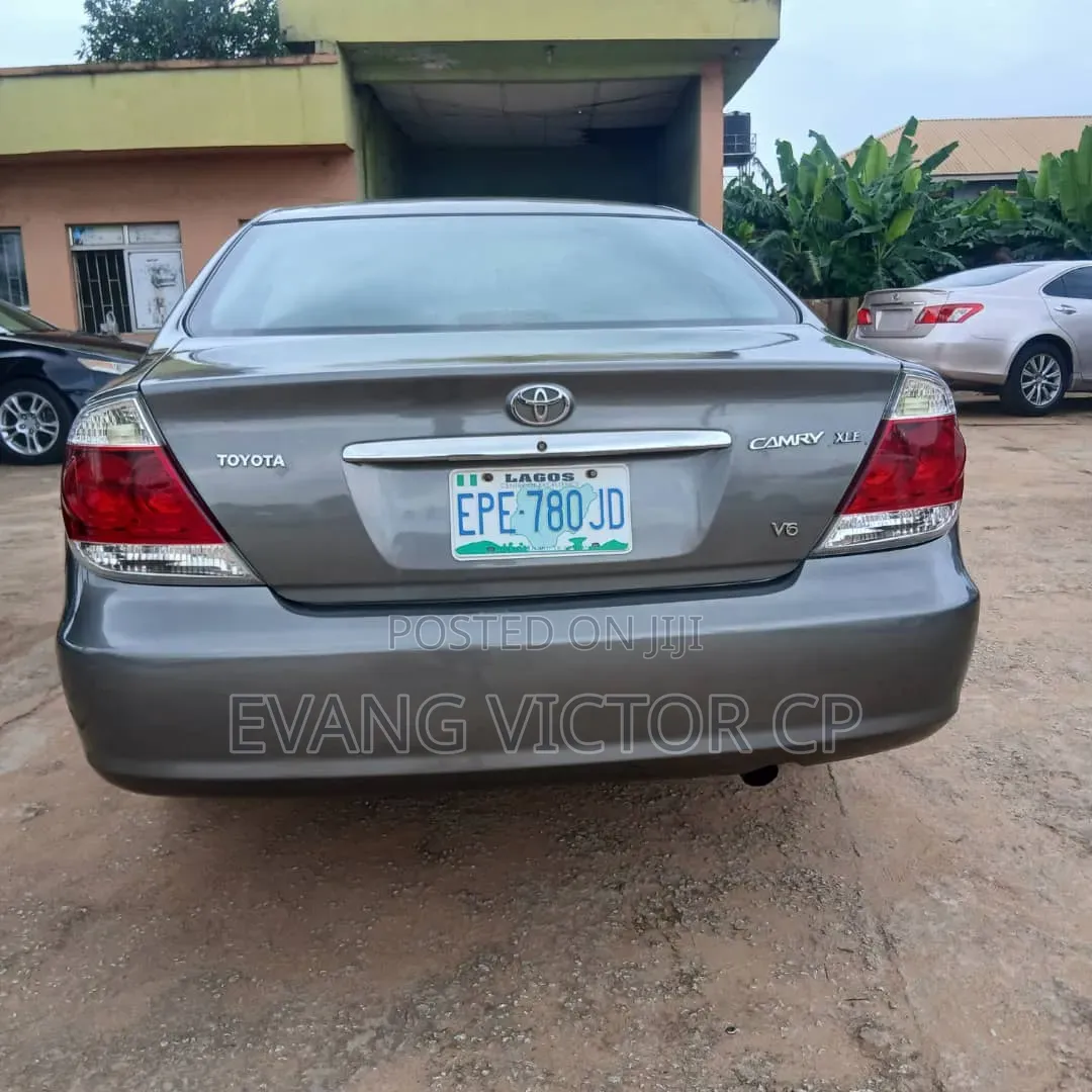 Toyota Camry 2006 Gray