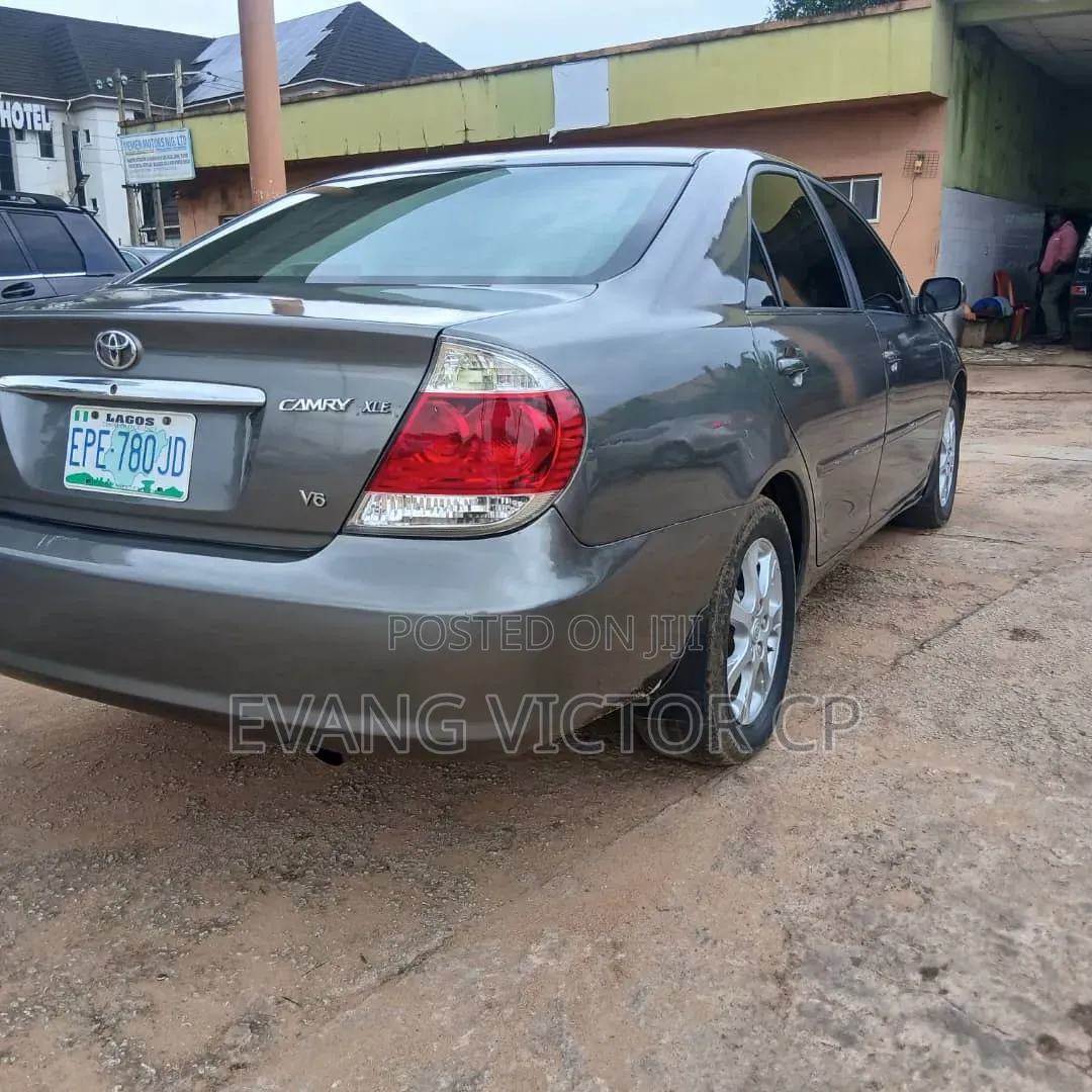 Toyota Camry 2006 Gray