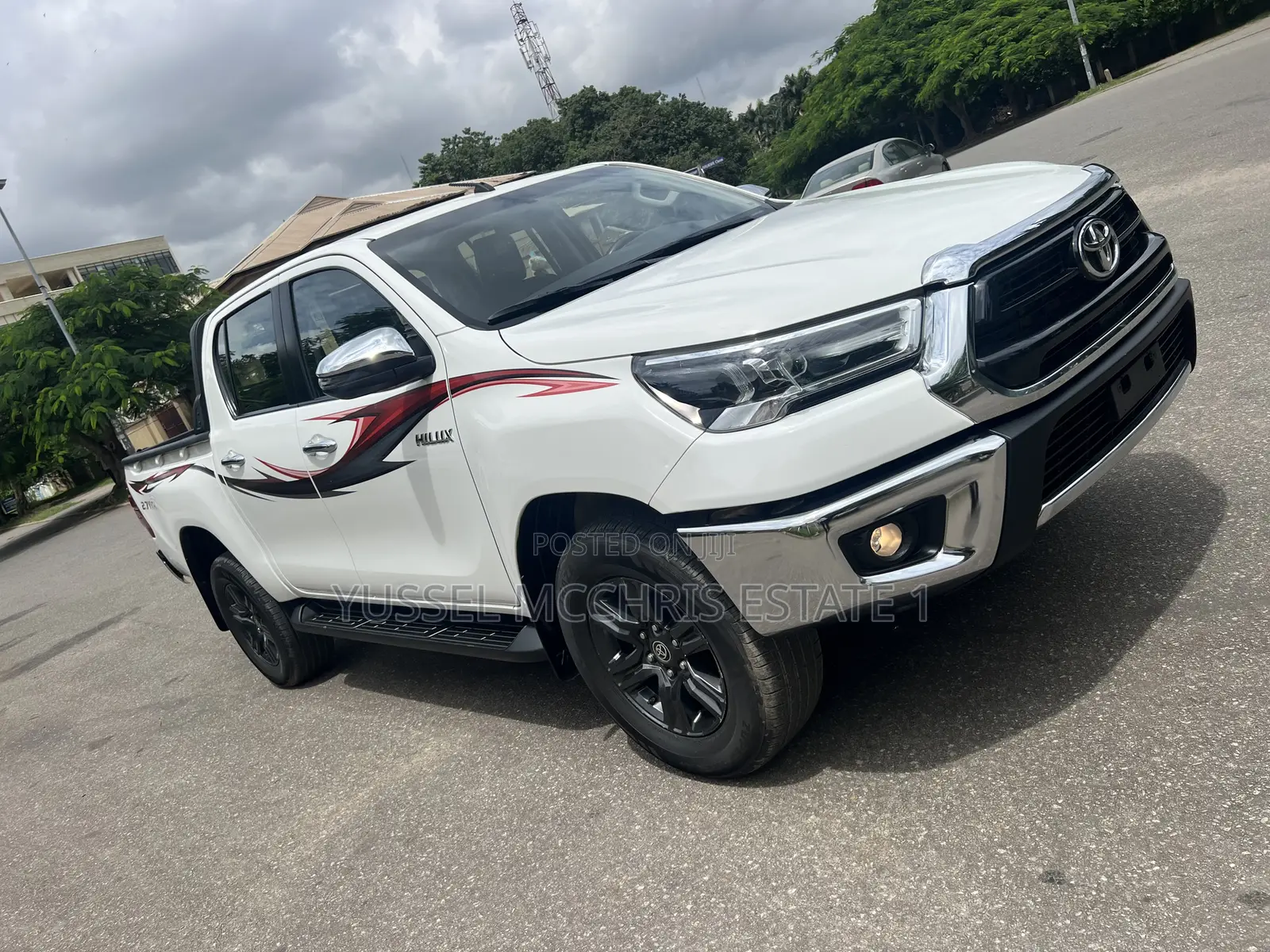 Toyota Hilux 2023 White