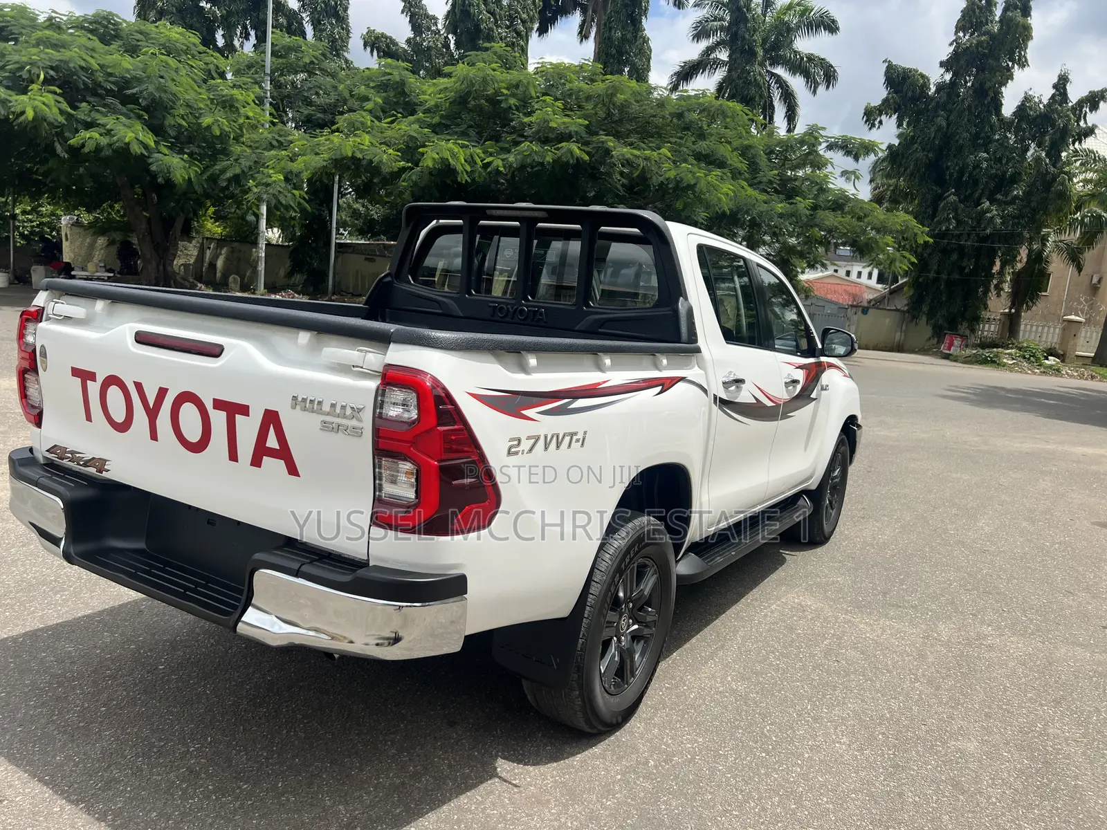 Toyota Hilux 2023 White