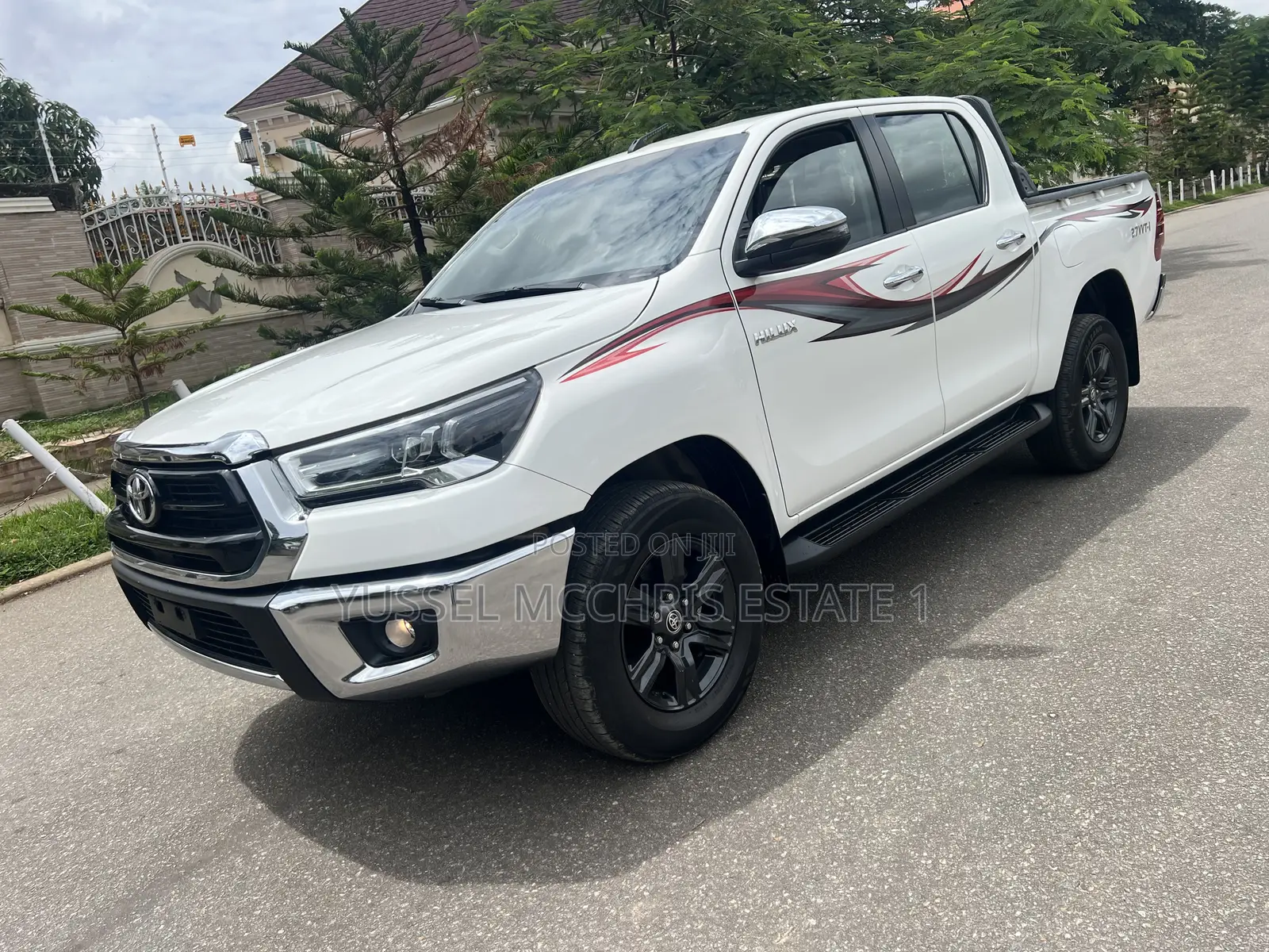 Toyota Hilux 2023 White