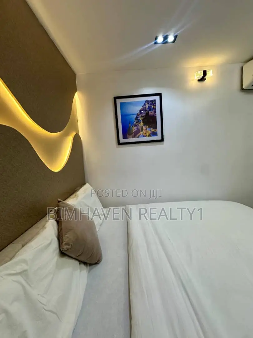 Executive 1 Bedroom Shortlet in Lekki Phase 1 With Snooker Board