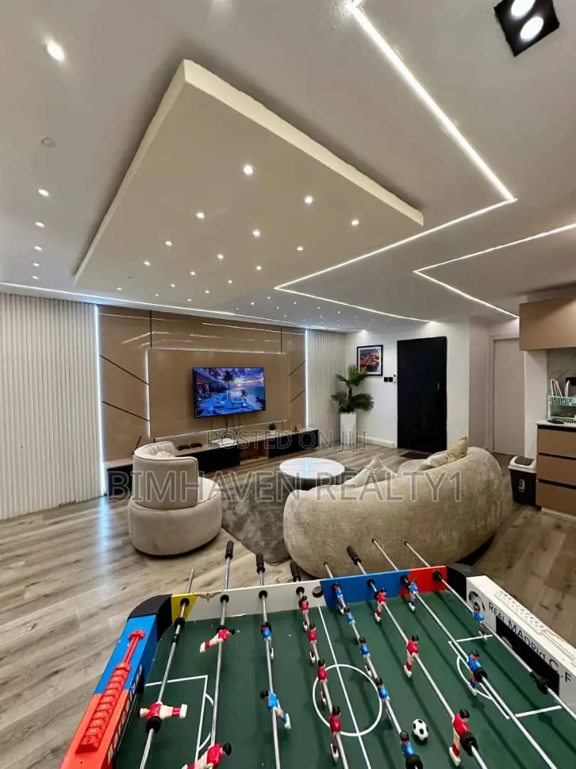 Executive 1 Bedroom Shortlet in Lekki Phase 1 With Snooker Board